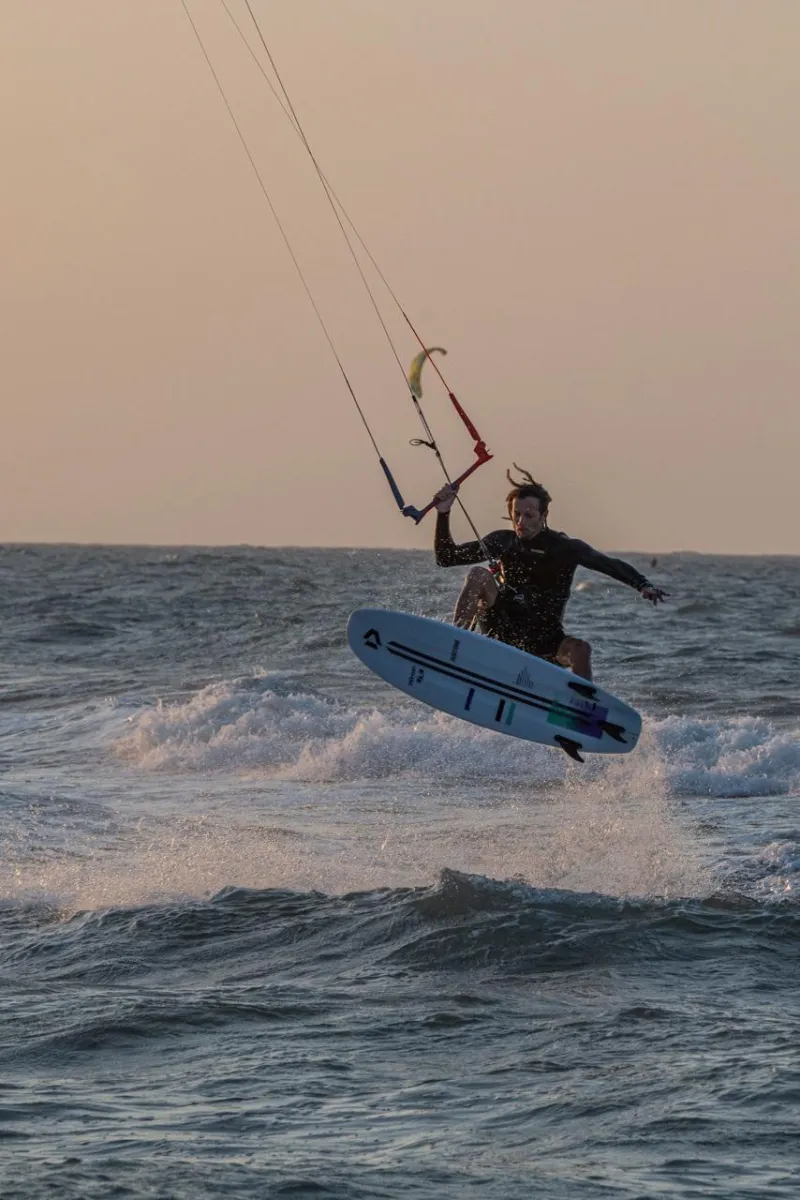 Paul Misto en wingfoil, moniteur KWM